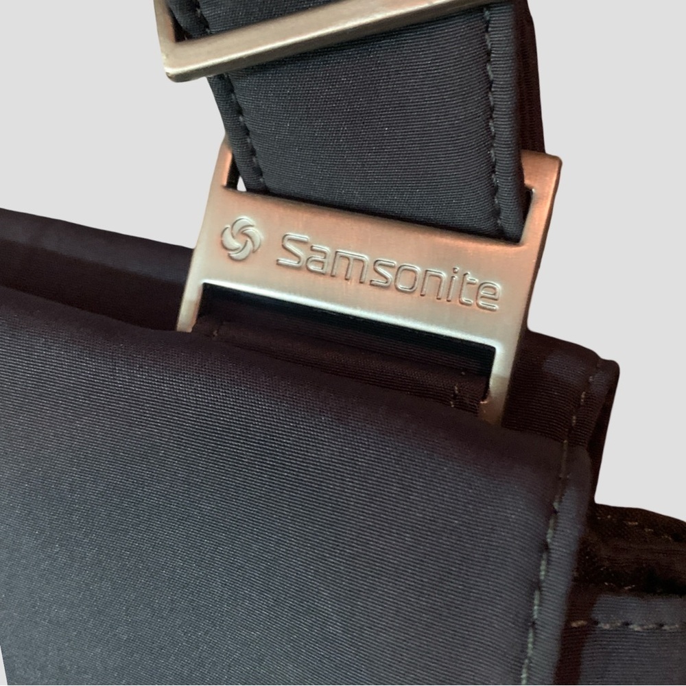 Samsonite Crossbody Travel tablet Nylon Bag Gray With Pockets And Magnetic Snap - Picture 6 of 8